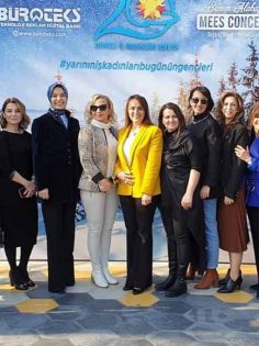İŞ KADINLARI, ÜNİVERSİTELİ KIZLAR İÇİN BULUŞTU