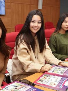 REKTÖR BAĞ, YABANCI ÖĞRENCİLERİ BÖYLE SESLENDİ