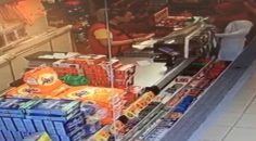 MARKETTEN HIRSIZLIK YAPAN KİŞİ YAKALANDI