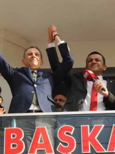 CHP’DE DEVİR TESLİM TÖRENİ YAPILDI