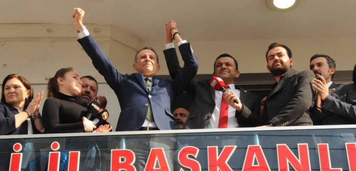 CHP’DE DEVİR TESLİM TÖRENİ YAPILDI