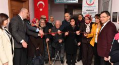 VALİ KARAHAN’DAN HAYIRSEVERLERE PLAKET