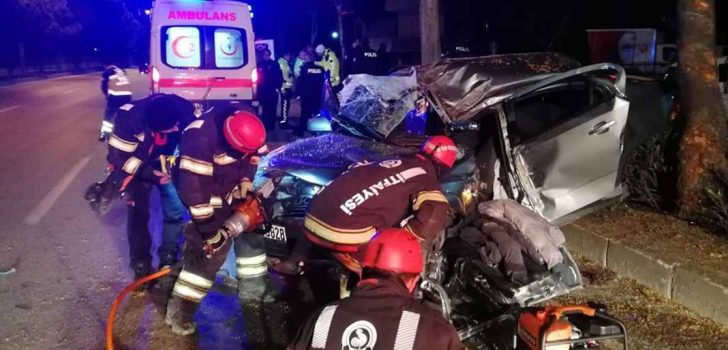 ARAÇ HURDAYA DÖNDÜ: 1 ÖLÜ, 5 YARALI