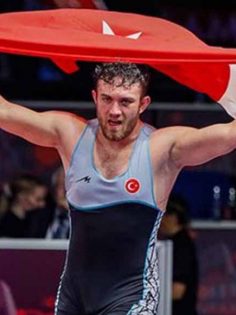 MİLLİ GÜREŞÇİ TÖRENLE KARŞILANACAK