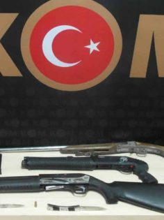 SİLAH KAÇAKÇILIĞINA 2 TUTUKLAMA
