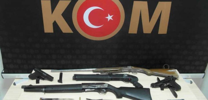 SİLAH KAÇAKÇILIĞINA 2 TUTUKLAMA