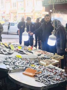 MİLLETVEKİLİ ÖK BALIK TEZGAHINDA