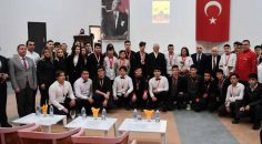 ŞAMPİYON ÖĞRENCİLER ÖDÜLLENDİRİLDİ