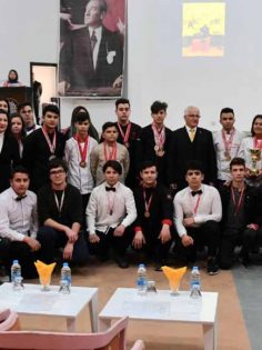 ŞAMPİYON ÖĞRENCİLER ÖDÜLLENDİRİLDİ