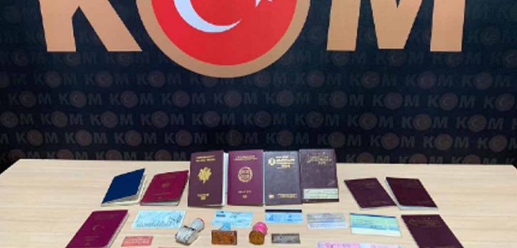 SAHTE PASAPORT İLE YAKALANDILAR