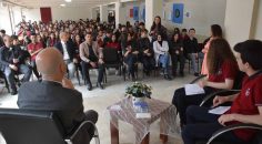 BAŞKAN ÖZBAŞ TECRÜBELERİNİ ÖĞRENCİLERLE PAYLAŞTI