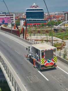 YOL ÇİZGİLERİ YENİLENİYOR