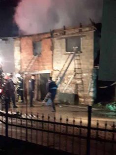 YAŞLI ADAM YANARAK CAN VERDİ