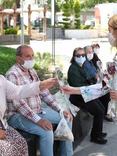 BAŞKAN DOĞAN’DAN 65 YAŞ VE ÜZERİ ANNELERE SÜRPRİZ