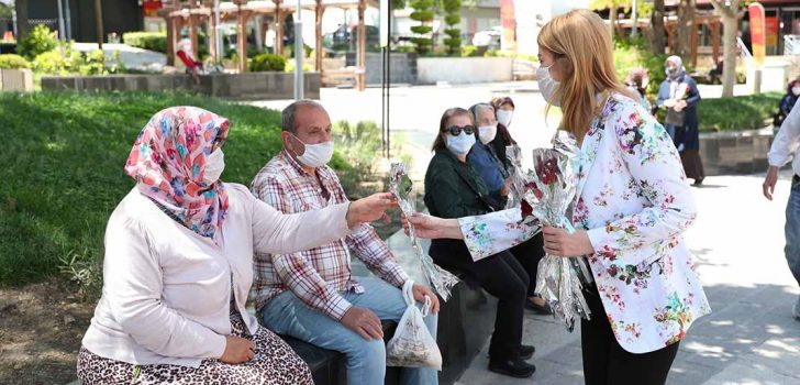 BAŞKAN DOĞAN’DAN 65 YAŞ VE ÜZERİ ANNELERE SÜRPRİZ