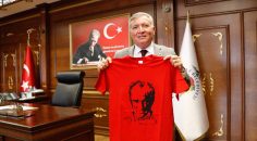 HONAZ’DA GENÇLERE 19 MAYIS TİŞÖRTÜ