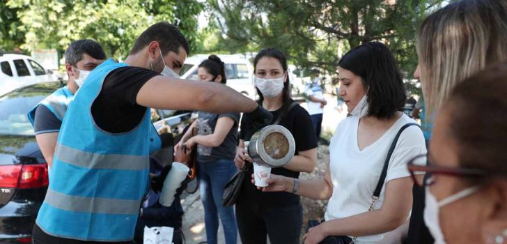 HEYECANLI VELİLERE ÇAY VE MEŞRUBAT İKRAMI