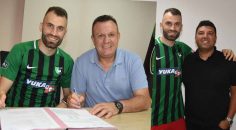 HOROZ’DA MUSTAFA HEM İMZAYI ATTI HEM ADAMLIĞINI YAPTI