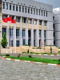 ADLİYE’DE NAFAKA KAVGASINDA 1 KİŞİ ÖLDÜ