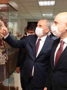 BAKAN KARAİSMAİLOĞLU: BİZ BİR EKİBİZ