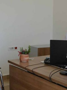 ŞİŞLİK ŞİKAYETİYLE GELEN HASTADAN 25 CM’LİK KİST ÇIKTI