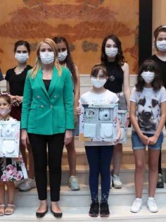 RESİM YARIŞMASINDA DERECEYE GİRENLER ÖDÜLLERİNİ ALDI