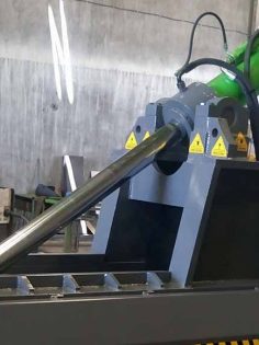 KAFASI PRESİN İÇİNDE SIKIŞAN ADAM ÖLDÜ