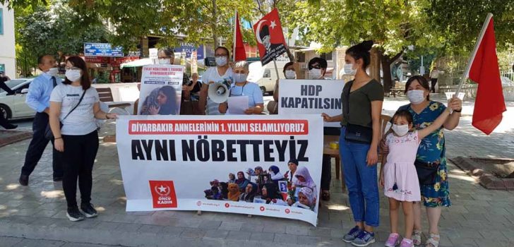 ÖNCÜ KADIN ÜYELERİNDEN ‘EVLAT NÖBETİNE’ DESTEK