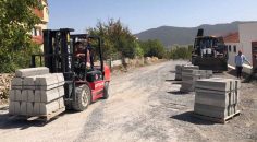 OKUL YOLLARI PARKE TAŞI İLE DÖŞENİYOR