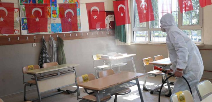 PAMUKKALE’DE OKULLAR DEZENFEKTE EDİLDİ