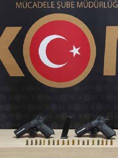 POLİS SİLAH KAÇAKÇILARINA ‘DUR’ DEDİ