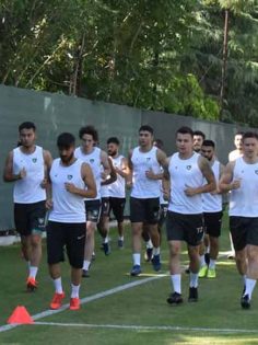 DENİZLİSPOR’DA İMZALAR ATILIYOR