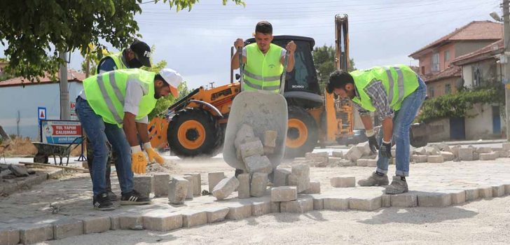 PAMUKKALE’DE BETON KİLİT PARKE TAŞI ATAĞI SÜRÜYOR