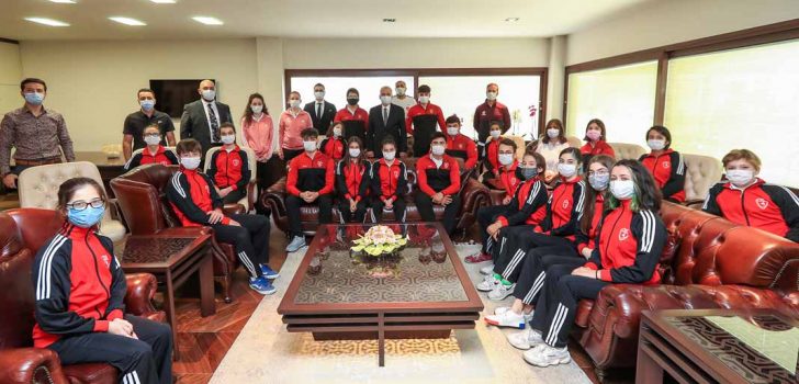 BELEDİYESPOR AİLESİNDEN BAŞKAN ZOLAN’A ZİYARET