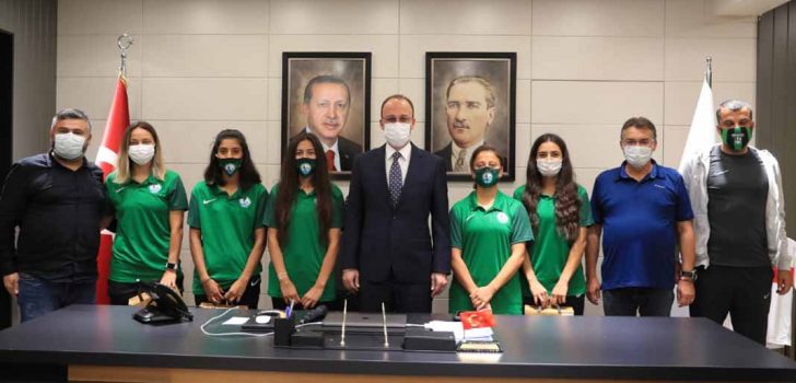 BAŞKAN ÖRKİ MİLLİ FUTBOLCULARI AĞIRLADI
