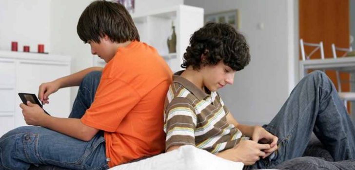 ÇOCUĞUNUZ KAMBUR DURUYOR DİYE ENDİŞELENMEYİN