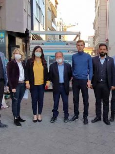 BİR KAMYON DOLUSU İYİLİK İZMİR’E GÖNDERİLDİ