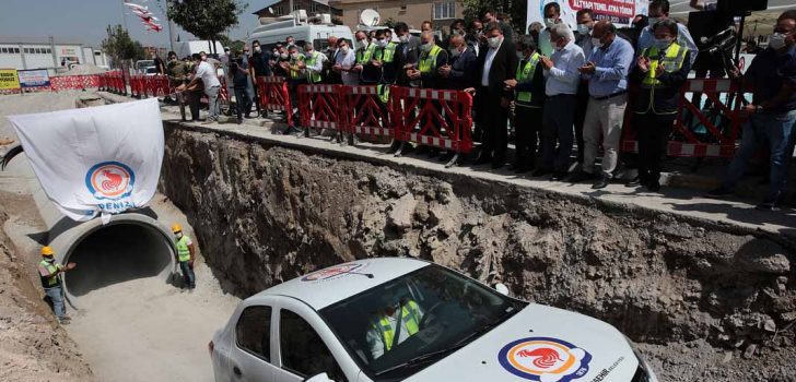 BU ALT YAPI HATLARININ İÇİNDEN OTOMOBİL GEÇİYOR