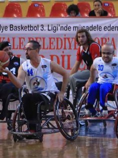 PAMUKKALE BELEDİYESPORLU BASKETBOLCUDAN ÖRNEK DAVRANIŞ