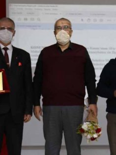 EMEKLİ PERSONELLERE PLAKET