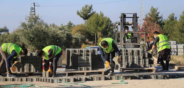 PAMUKKALE’DE BETON KİLİT PARKE TAŞI DÖŞEME ATAĞI