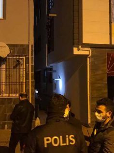 İKİNCİ KATTAN DÜŞEN KADININ OĞLU GÖZALTINDA