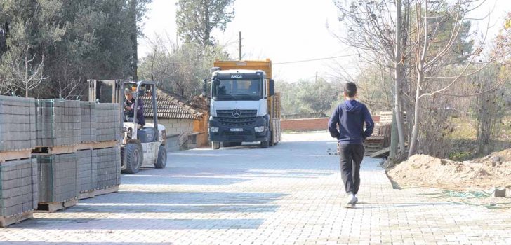 KAVAKBAŞI MAHALLESİ’NDE BETON KİLİT PARKE TAŞI SEVİNCİ