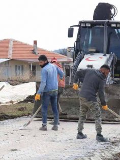KURTLUCA’NIN SOKAKLARI ÇAMURDAN KURTULDU