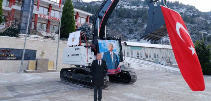 HONAZ BELEDİYESİ’NE YENİ İŞ MAKİNESİ