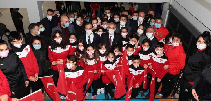 BÜYÜKŞEHİR’İN SPOR YATIRIMLARINA TAM NOT