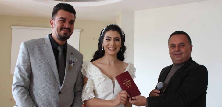 ÖĞRENCİ OLARAK GELDİĞİ ÇAL’DA GELİN OLDU