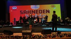 TİYATROCULARDAN ‘SAHNEDEN IŞIKLAR’