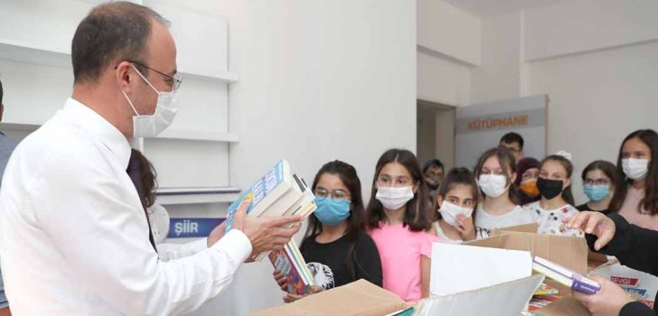 PAMUKKALE’DE KÜTÜPHANE VATANDAŞLARIN EVLERİNE TAŞINDI