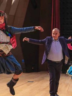 BAKAN TÜZMEN VE BAŞKAN ZOLAN’DAN ZEYBEK ŞOV